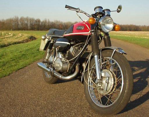 Yamaha R1 two-stroke heavy twin debut