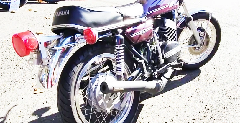 Warming up Yamaha RD350 two-stroke motorcycle engine